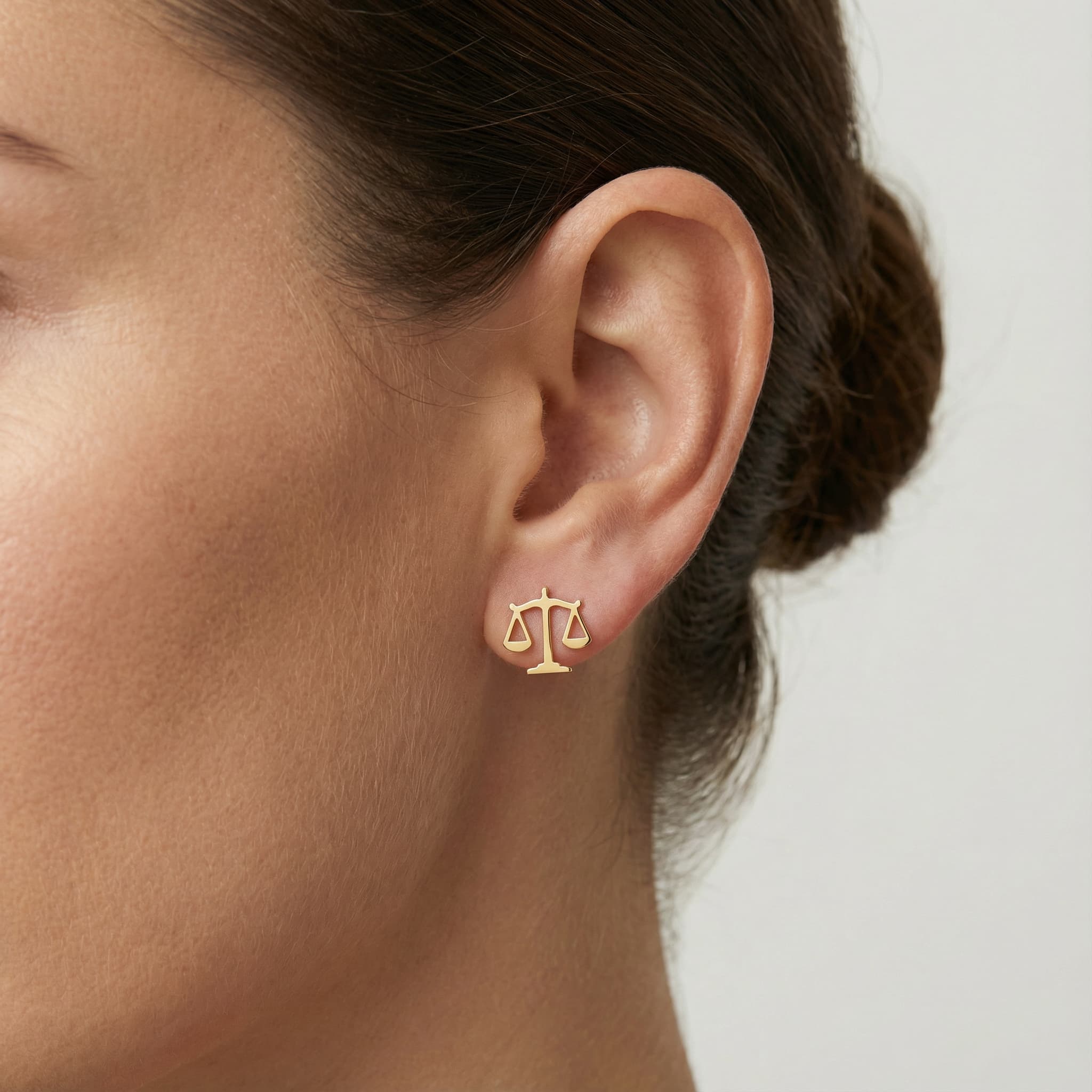 Adalet Terazisi Figürlü 925 Ayar Gümüş Küpe 